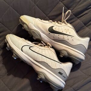 Men’s Metal Baseball Cleats